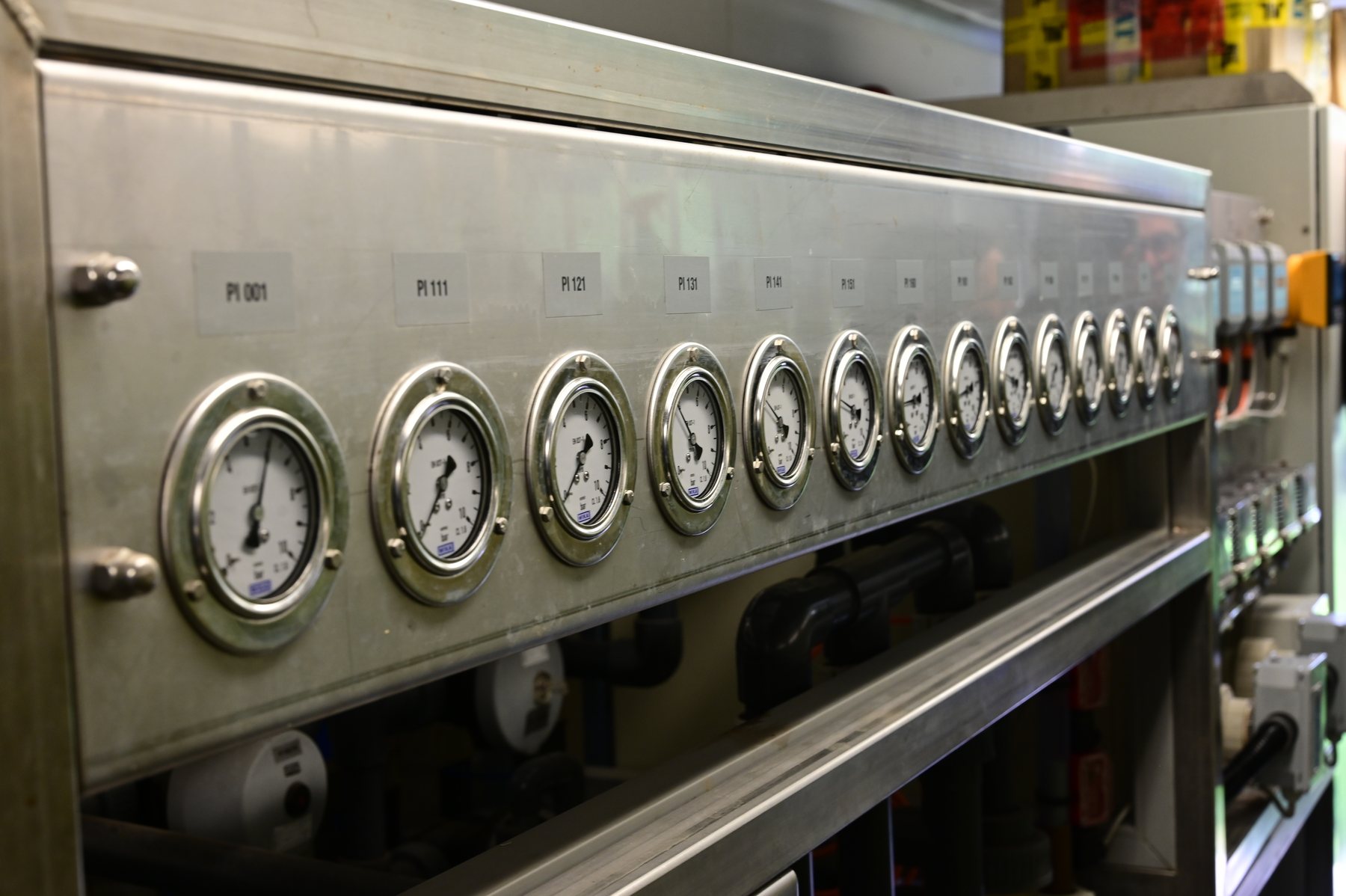 Manifold and pressure indication for process control